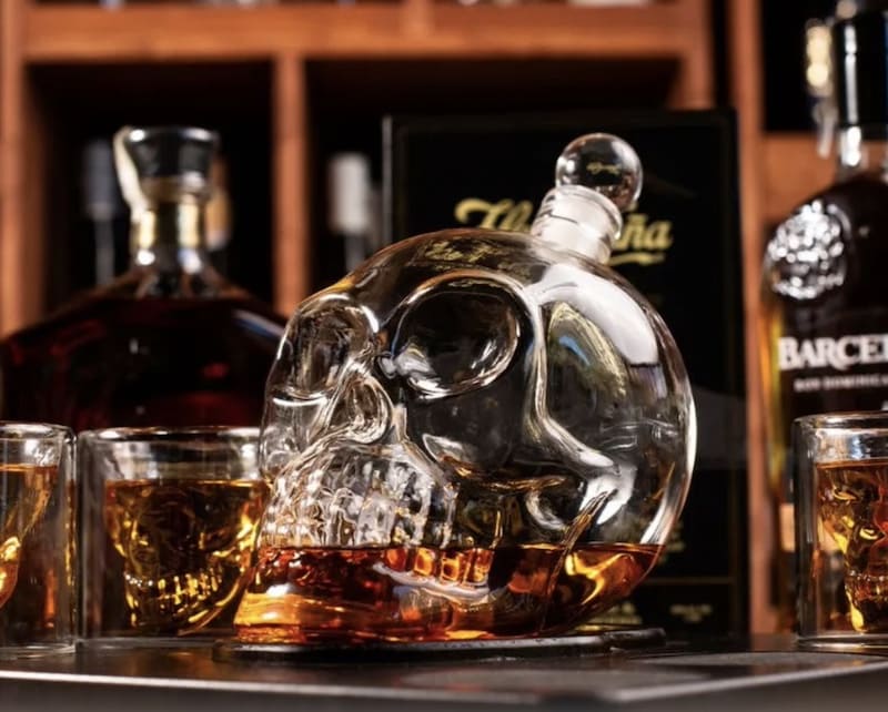 Carafe à whisky en forme de tête de mort avec coffret cadeau de 6 verres